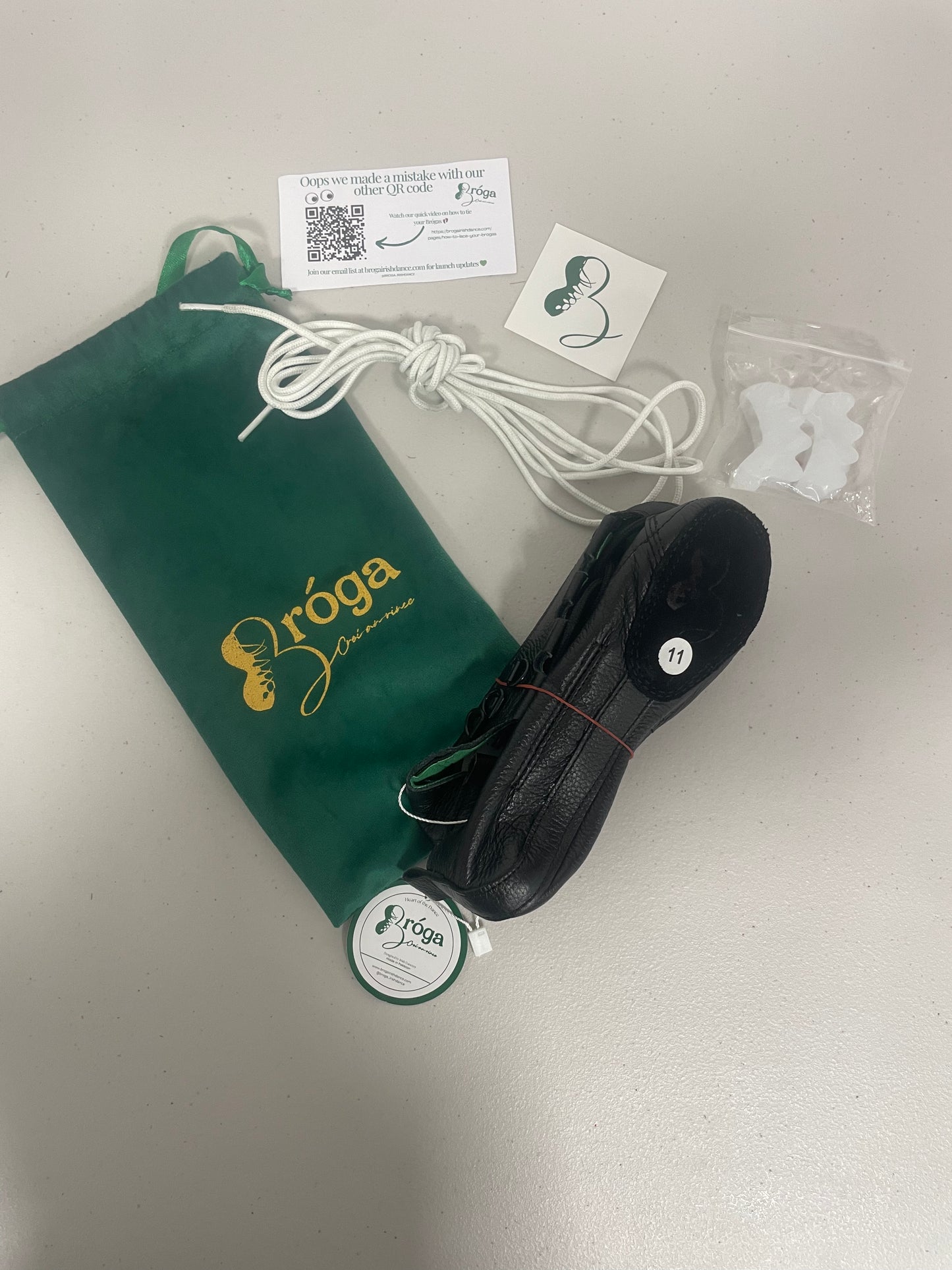 The Bróga Box (Bróga Shoes + White Laces + Toe Spacers)