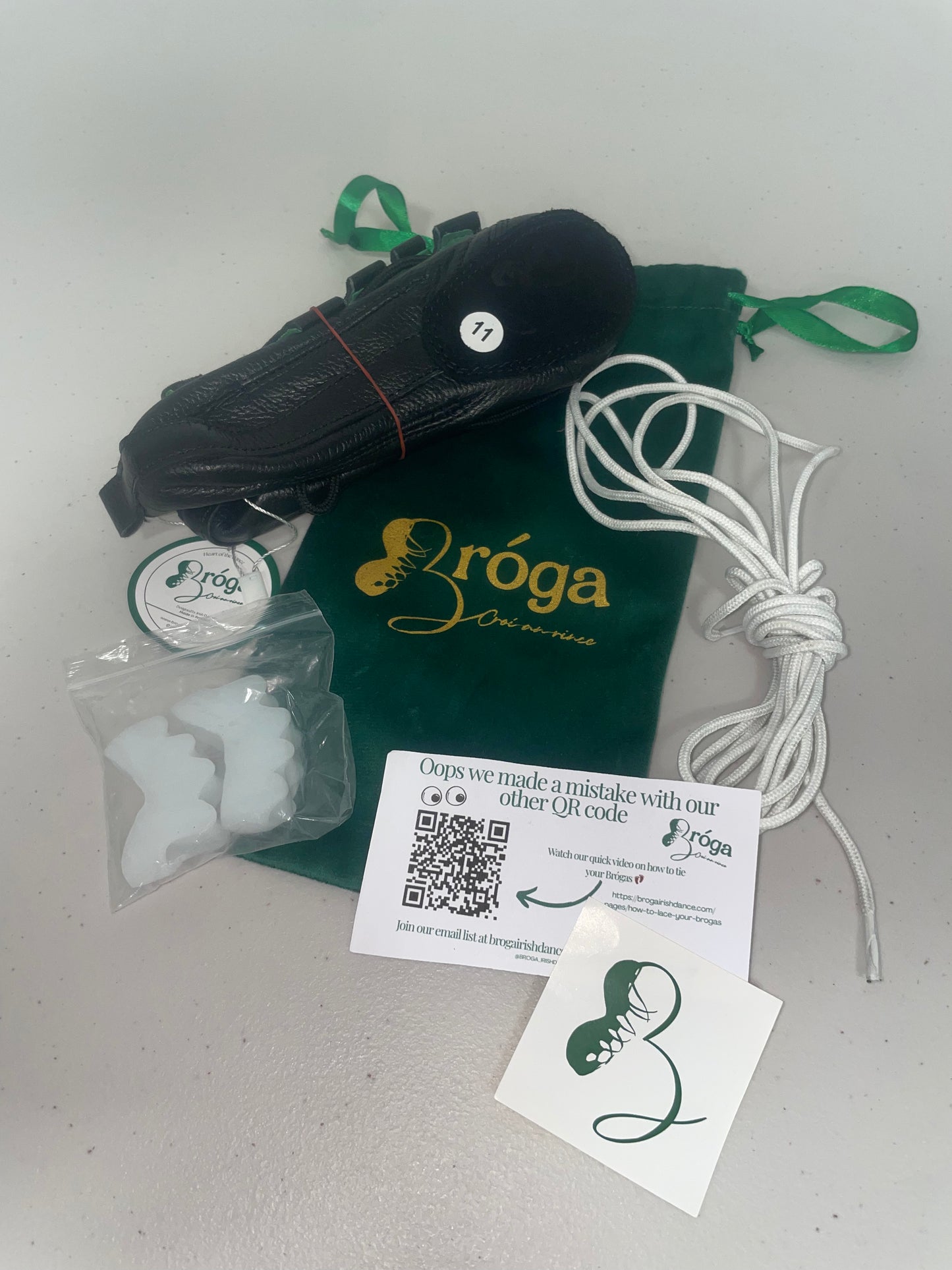 The Bróga Box (Bróga Shoes + White Laces + Toe Spacers)